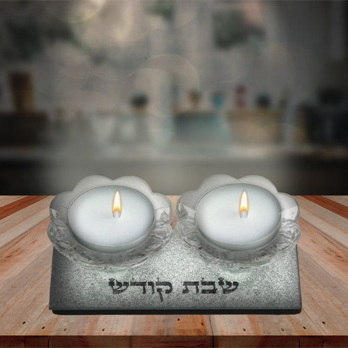 פמוטי זכוכית  עם בסיס כסוף מנצנץ וכיתוב שבת קודש